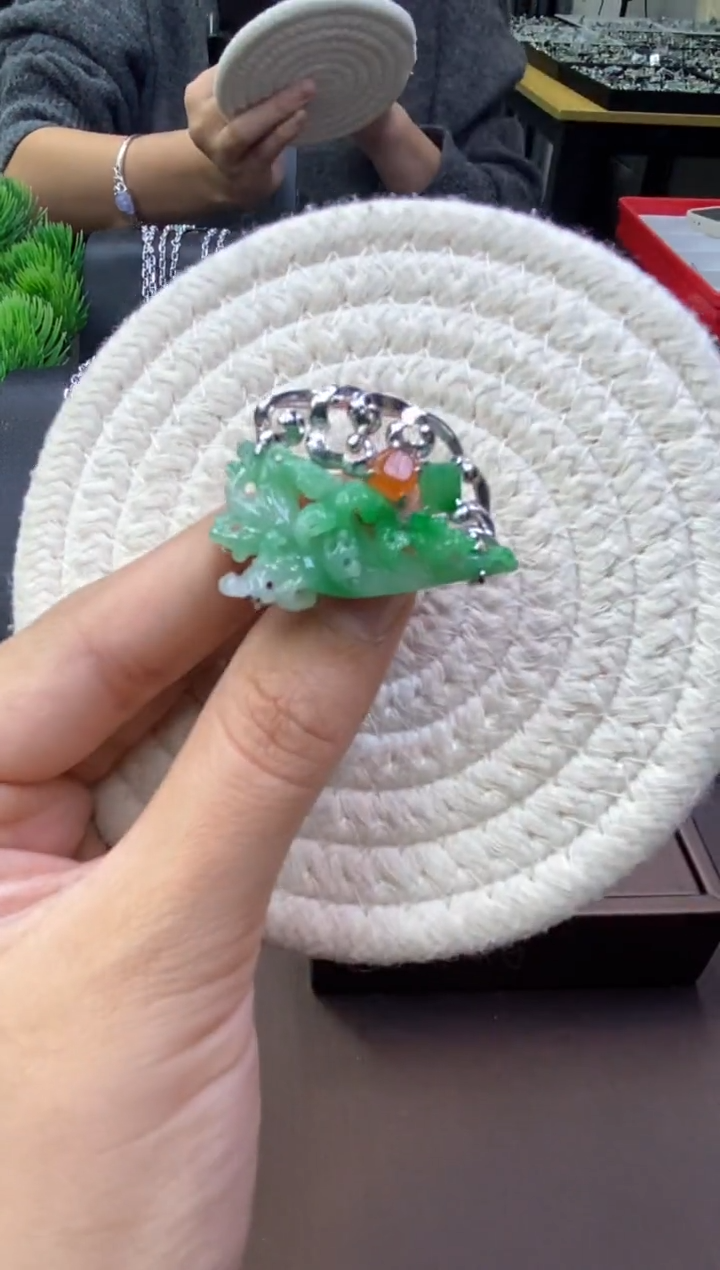 颈饰银S925镶嵌翡翠净货13711