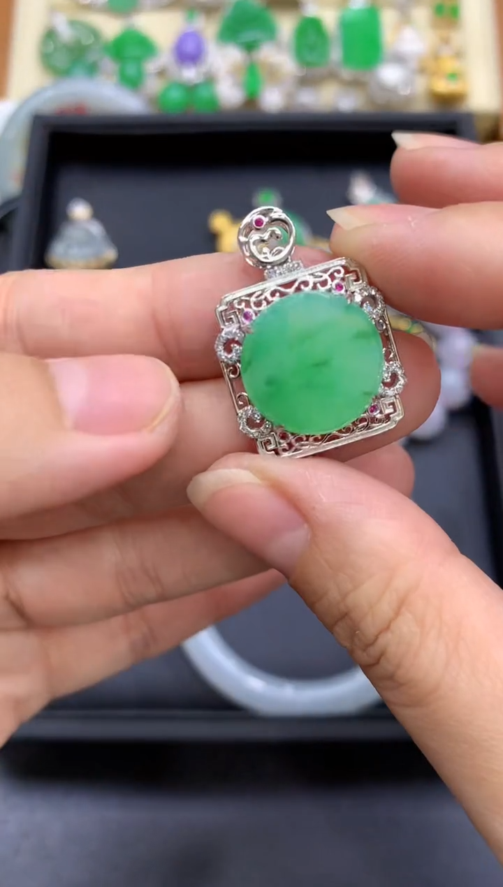 颈饰18K金镶嵌翡翠427-中国好珍宝