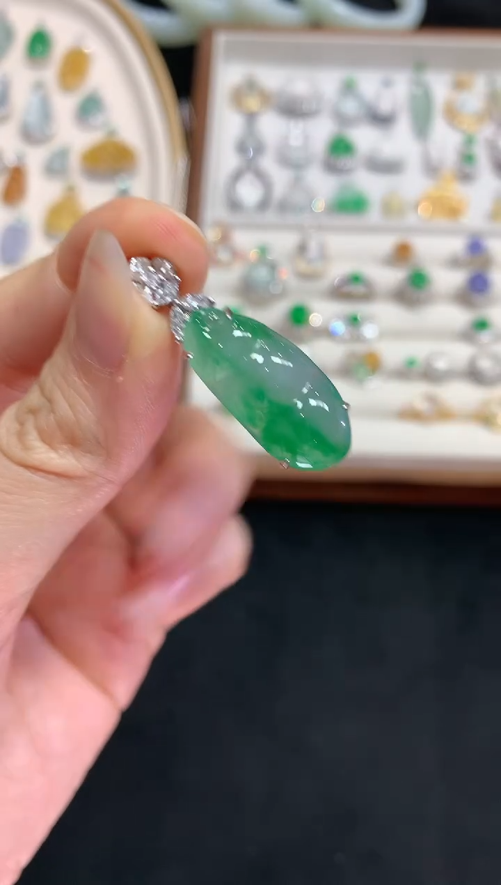 【闪购商品】翡翠吊坠(不含链)18K金镶嵌W505|16800