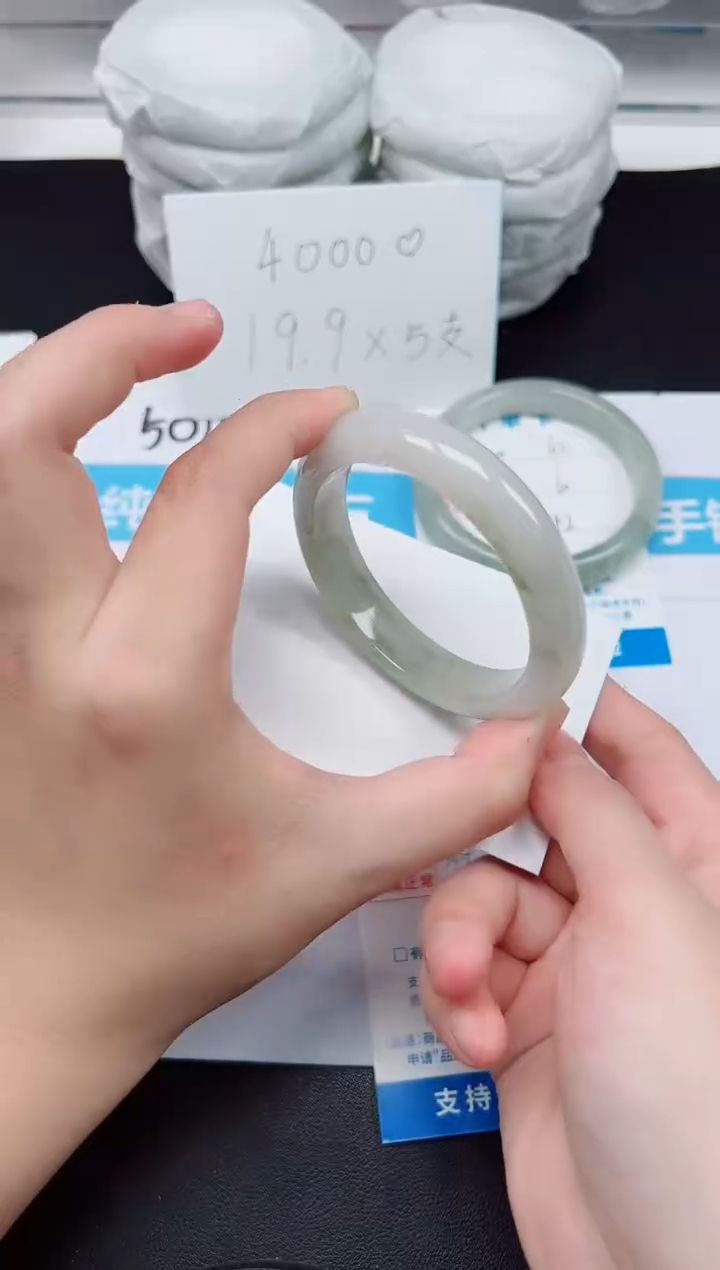 【闪购商品】石英质玉手镯未镶嵌G63-56.1