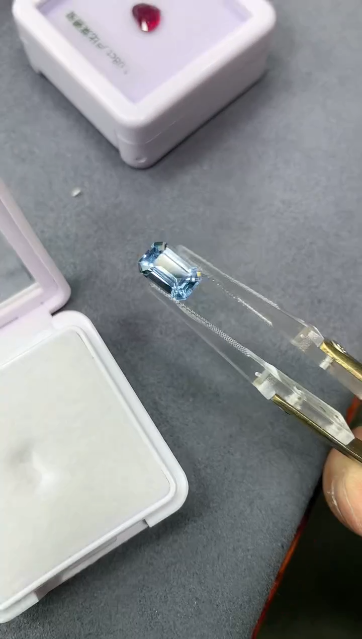 【闪购商品】海蓝宝石笔搁未镶嵌1.5ct 18