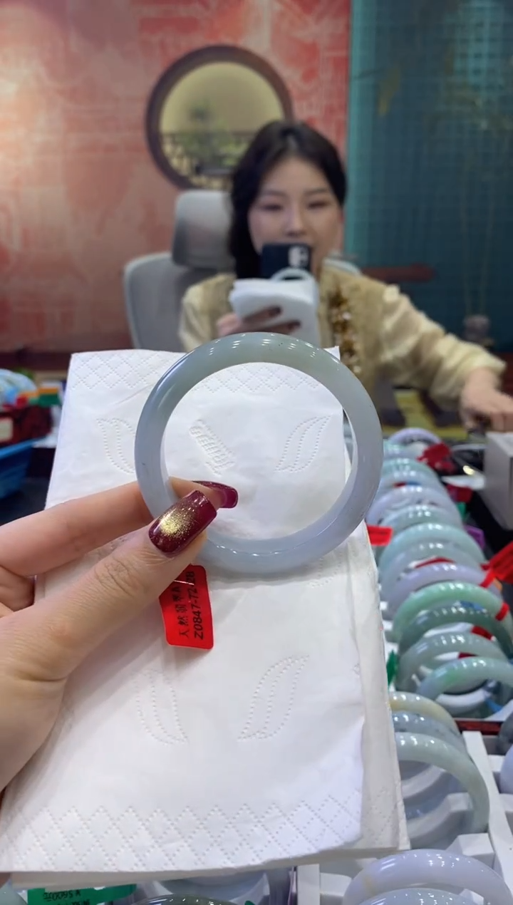 【闪购商品】翡翠手镯未镶嵌多人06136