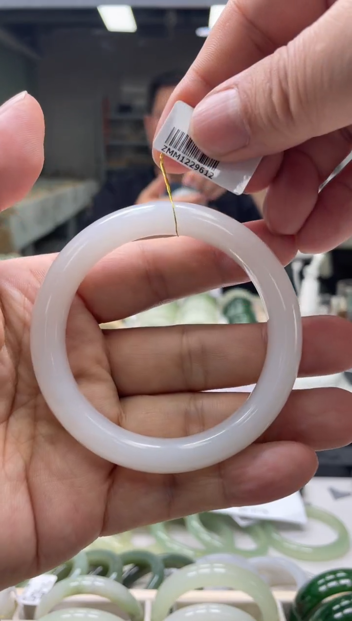 【闪购商品】和田玉手镯未镶嵌58圈口9612