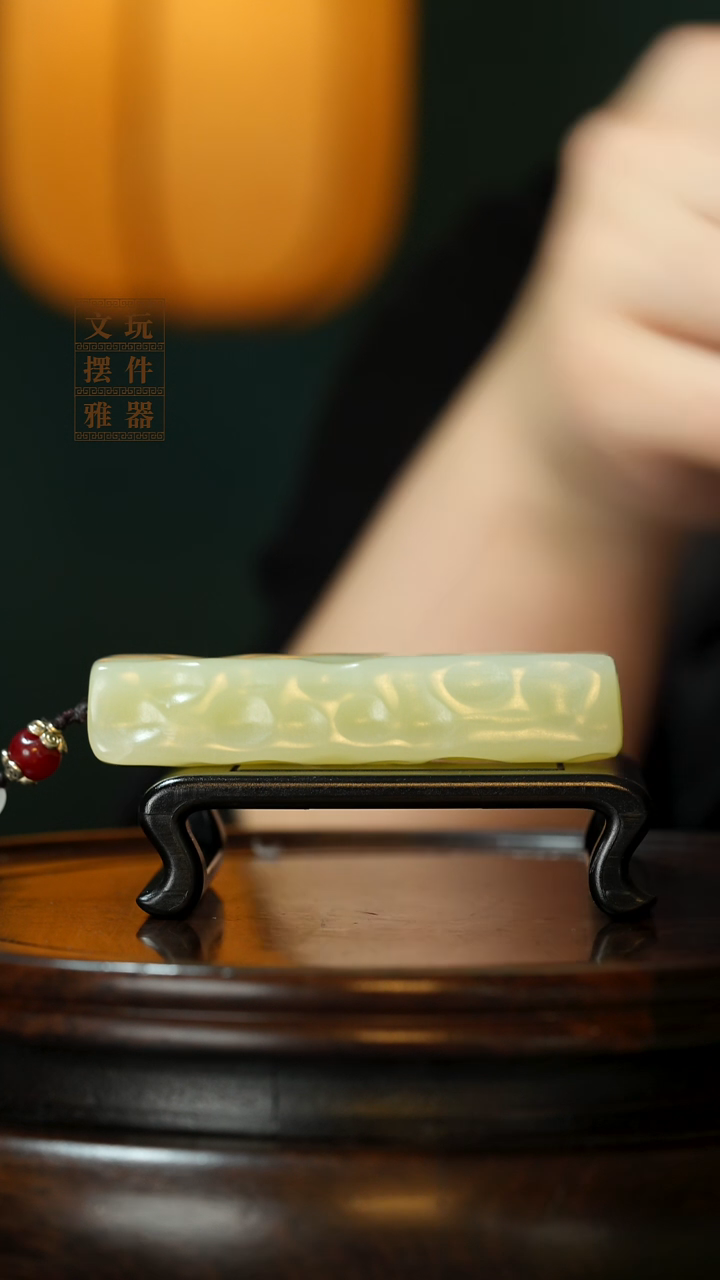 玉《千锤百炼小奶酪》手把件摆件