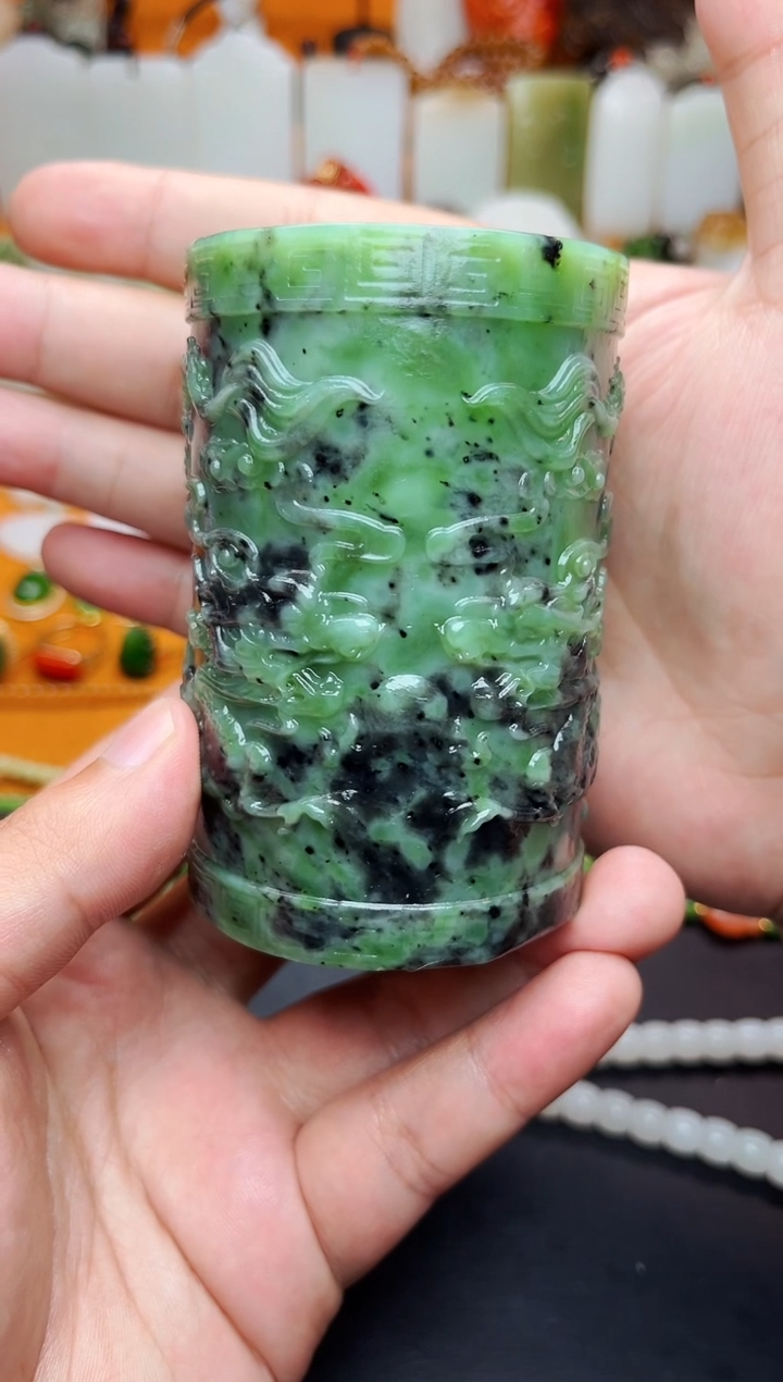 【闪购商品】和田玉摆件未镶嵌碧玉笔筒01