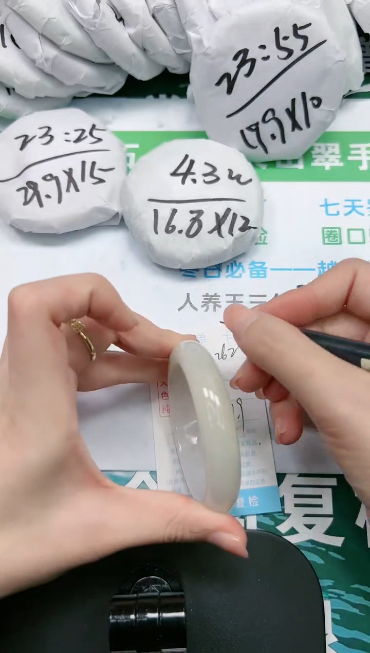 【闪购商品】石英质玉手镯未镶嵌K262-54