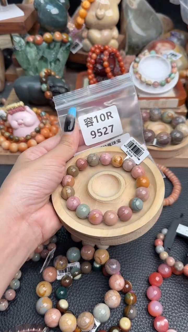 【闪购商品】石英质玉未镶嵌手链10R9527