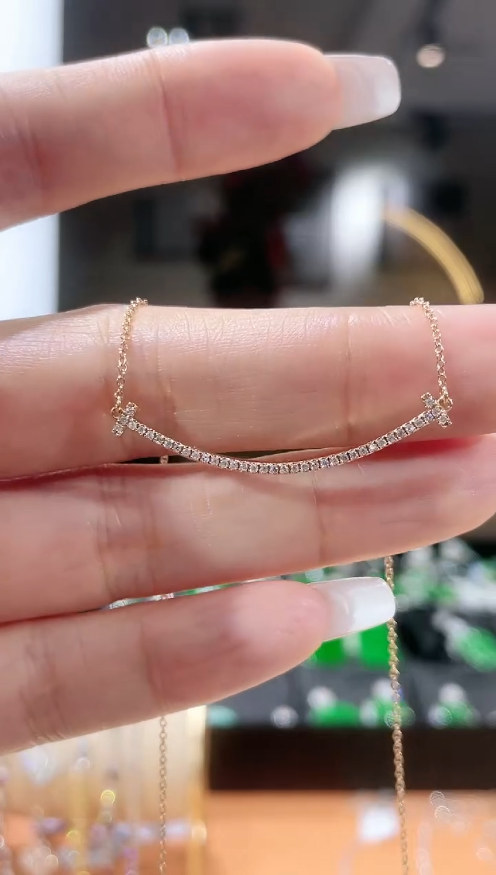 【闪购商品】钻石颈饰18K金镶嵌项链