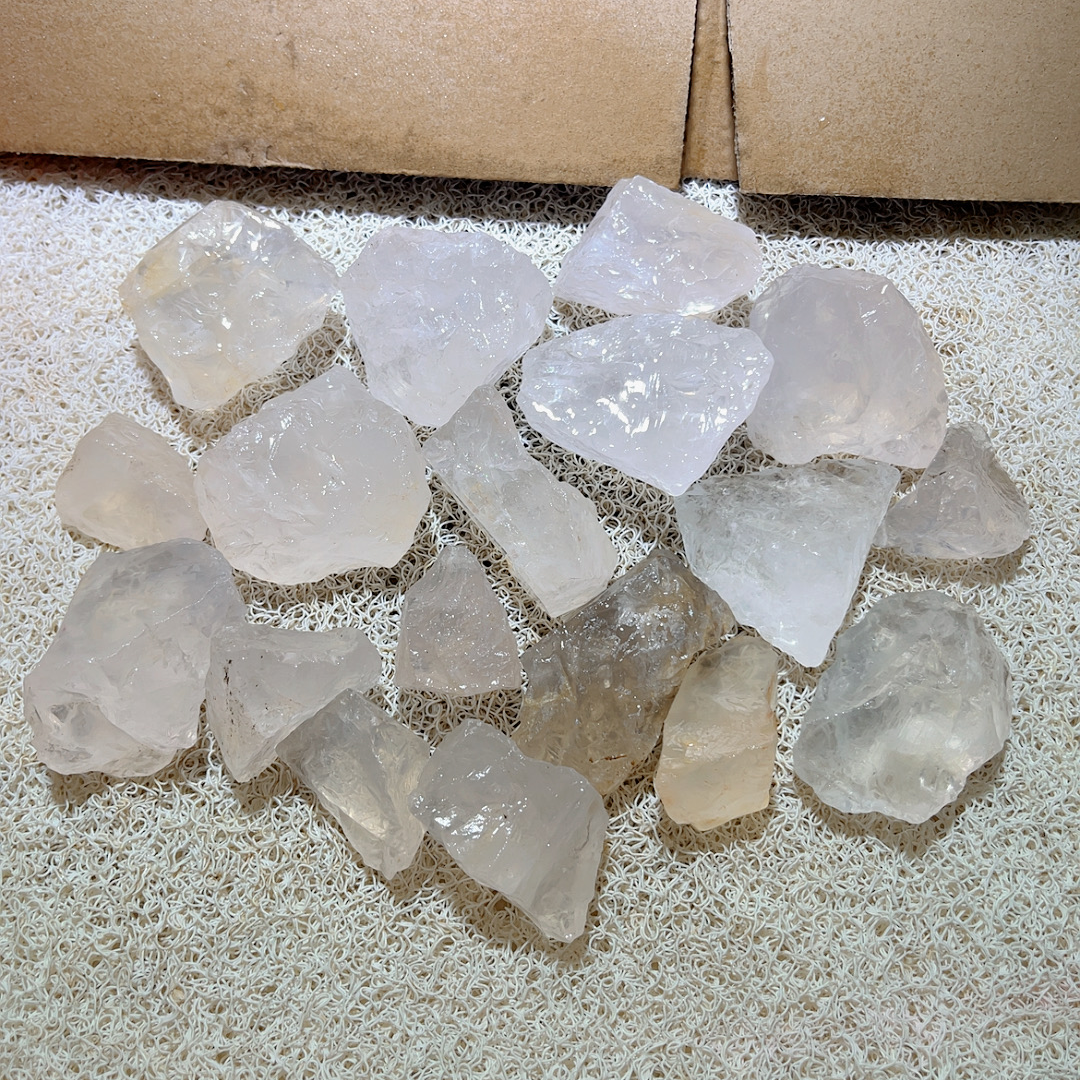 优质天然白水晶原石扩香石可作鱼缸石客厅桌面摆件