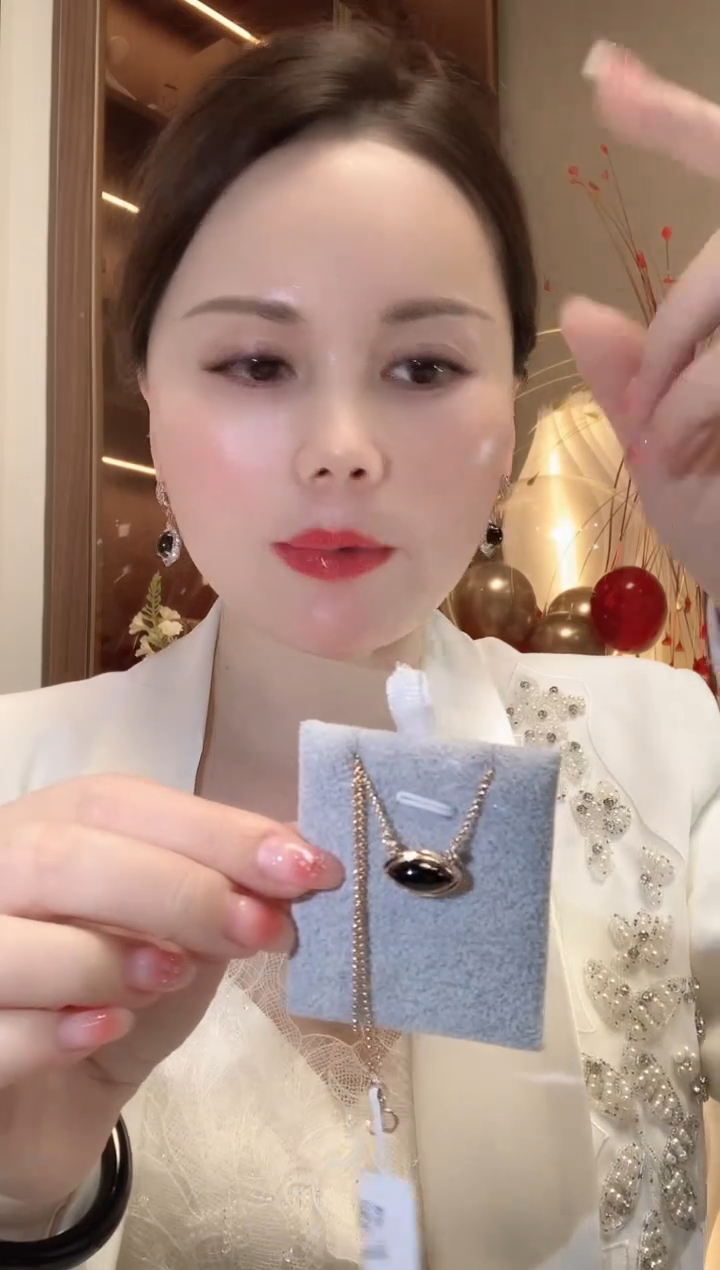 【闪购商品】翡翠项链18K金镶嵌W85   多样性发货一件