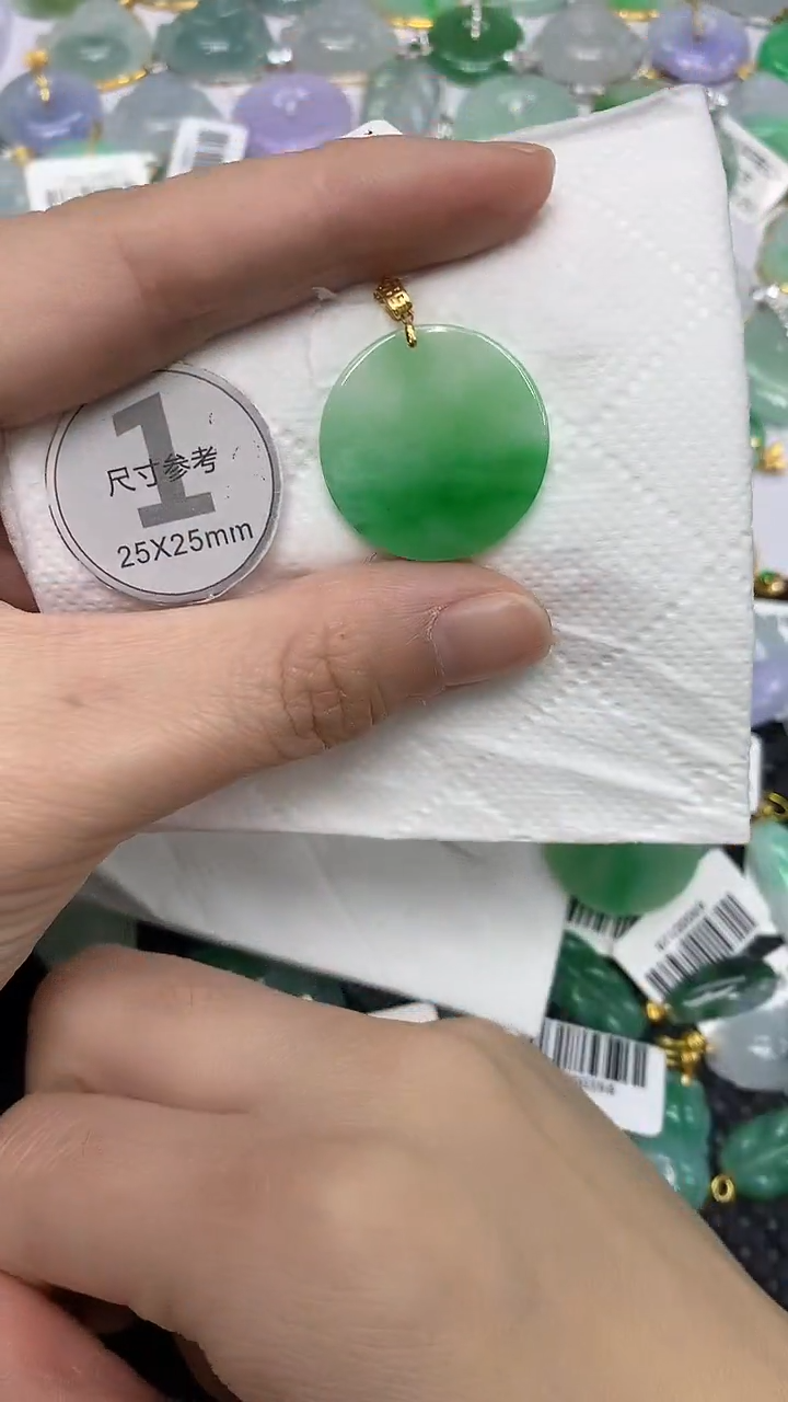 颈饰18K金镶嵌翡翠1111111111