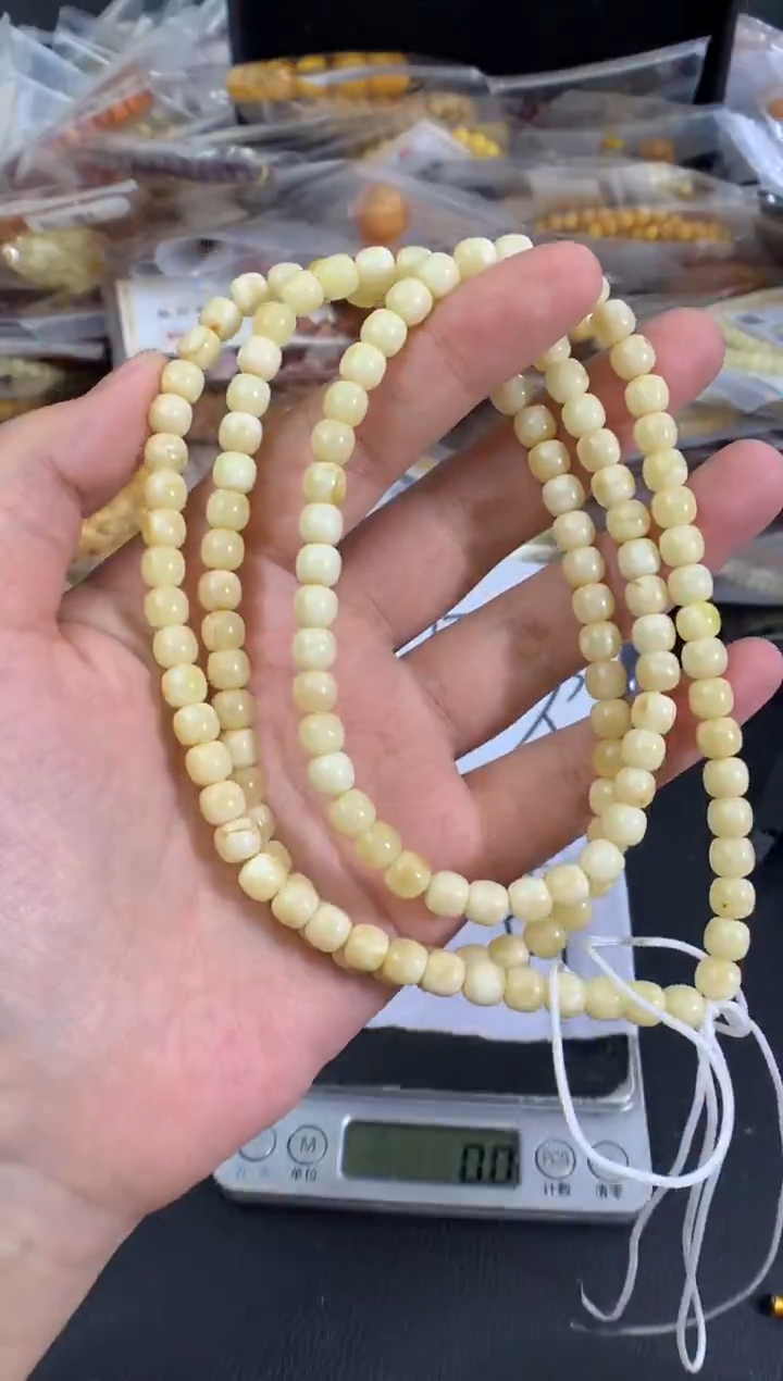 蜜蜡未镶嵌珠宝奇石1