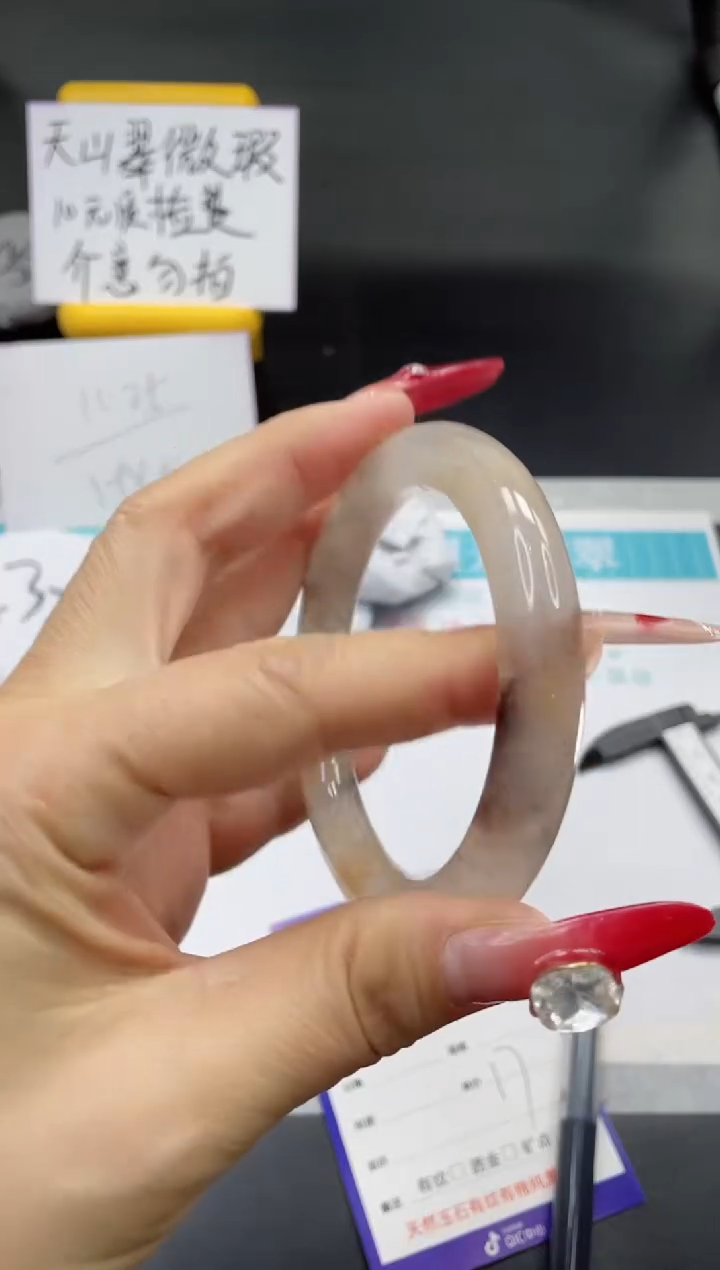 【闪购商品】石英质玉手镯未镶嵌42