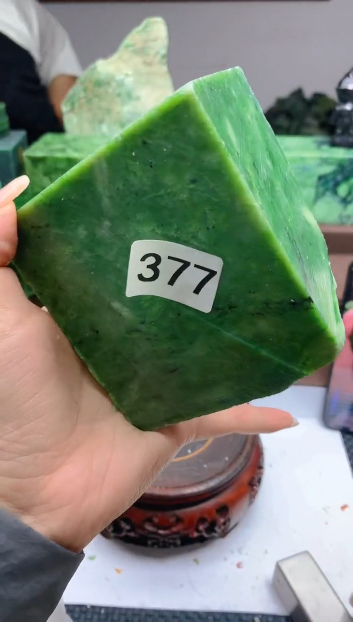 和田玉（碧玉）未镶嵌珠宝半成品1