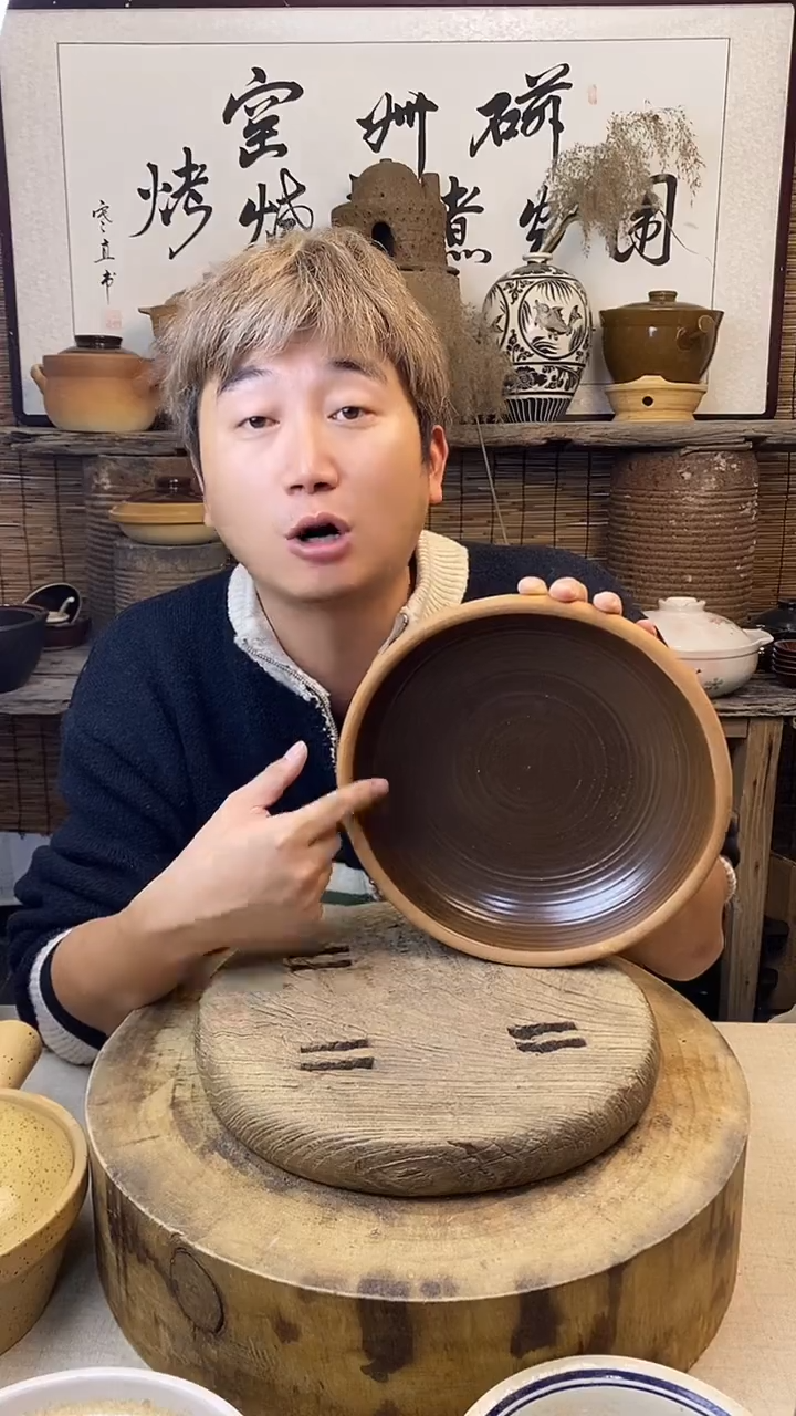 土陶口径26cm复古土菜钵（无盖）