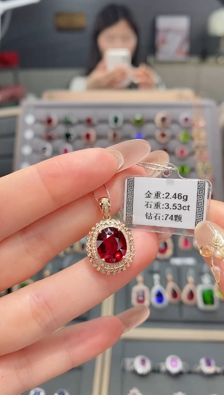 【闪购商品】碧玺颈饰18K金镶嵌3.53   