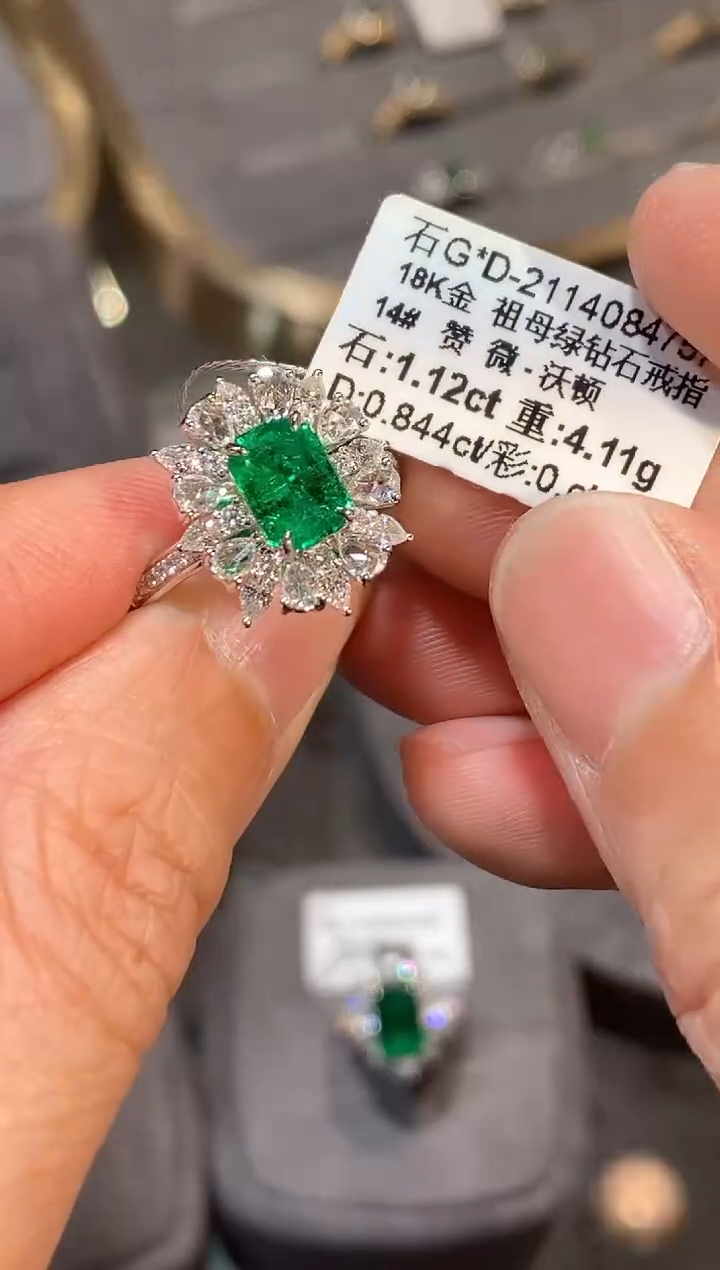 【闪购商品】戒指18K金镶嵌祖母绿1.12ct/-沃顿-展会同步价