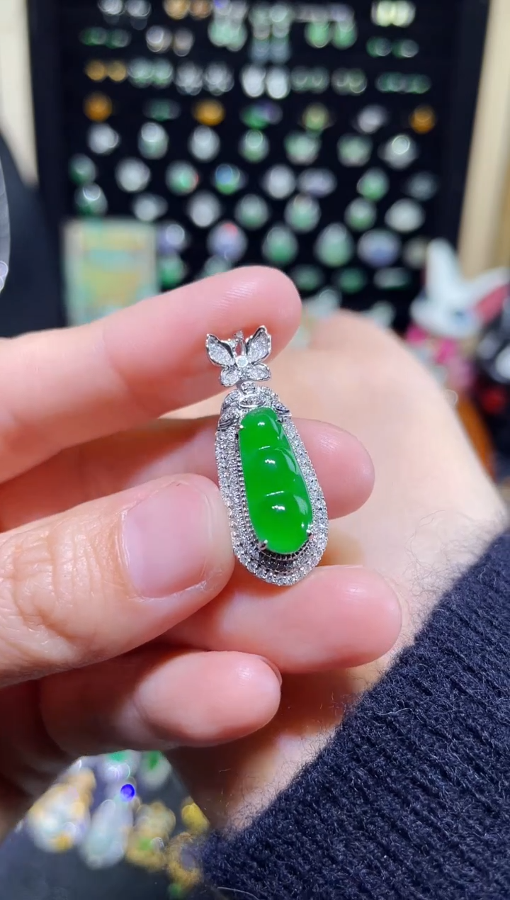 【闪购商品】翡翠颈饰18K金镶嵌高冰胶满绿豆子吊坠