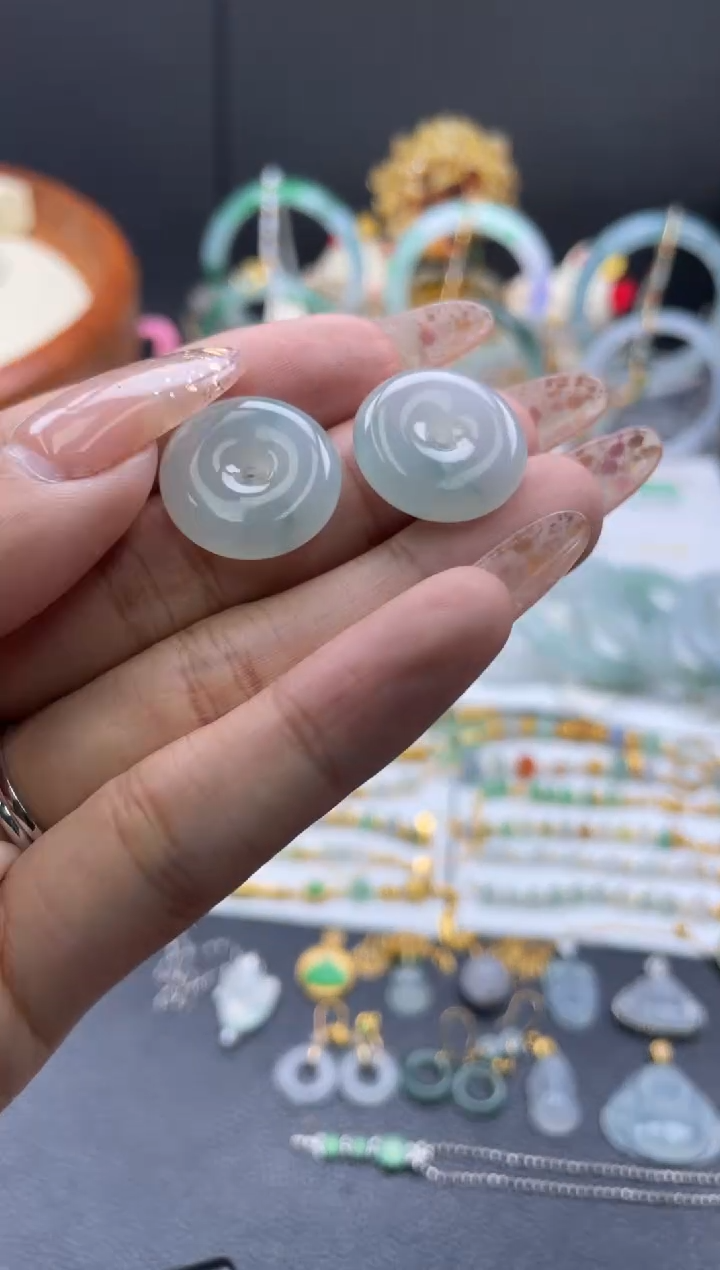 颈饰未镶嵌翡翠吊坠 多样性发一