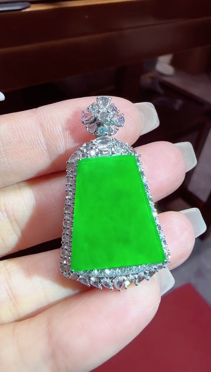 【闪购商品】翡翠吊坠(不含链)18K金镶嵌无事牌