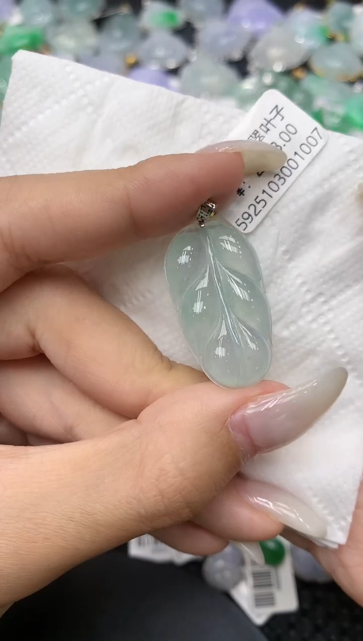 颈饰18K金镶嵌翡翠1