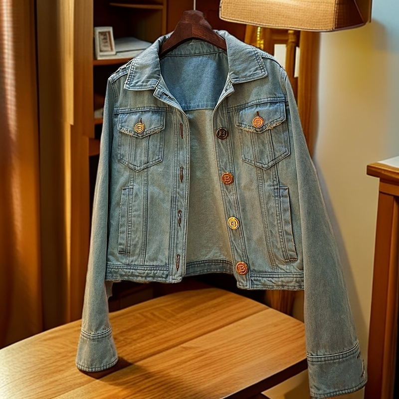 年轻时尚版牛仔衣