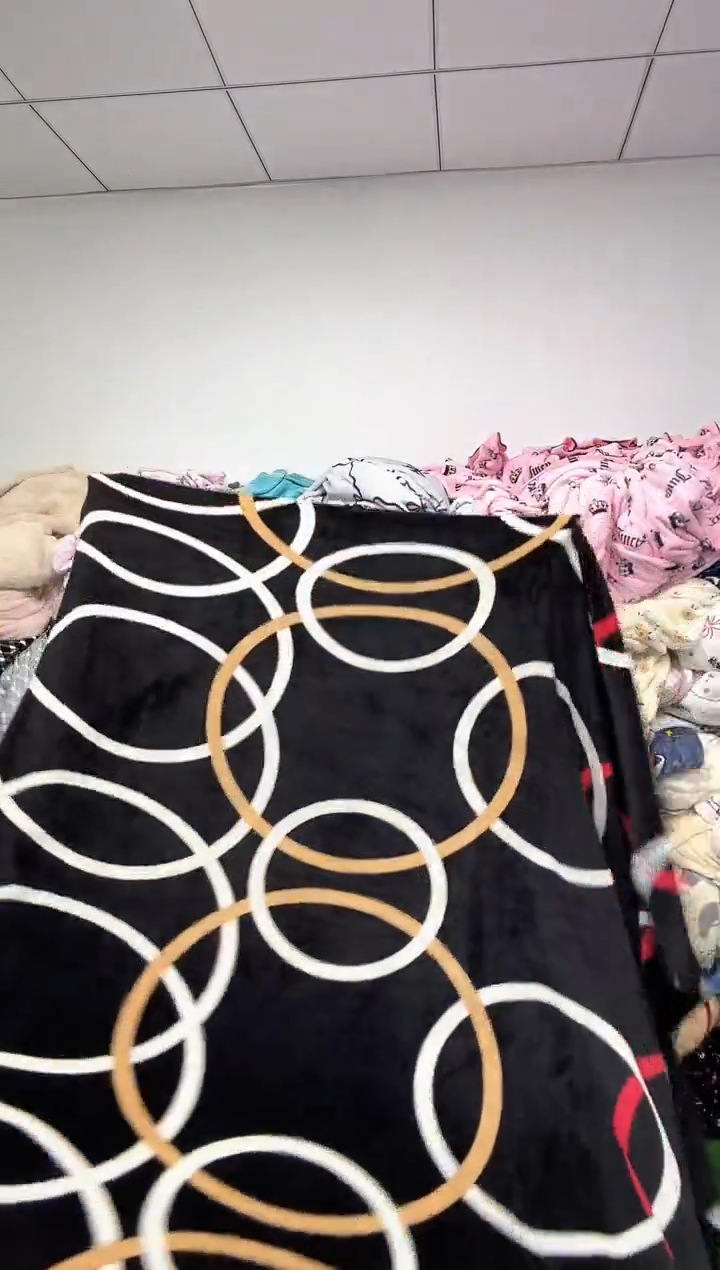 法兰绒2.x2.5材质面料尺寸以主播介绍为准