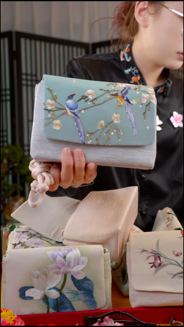 刺绣飞**端非遗苏绣手工饰品