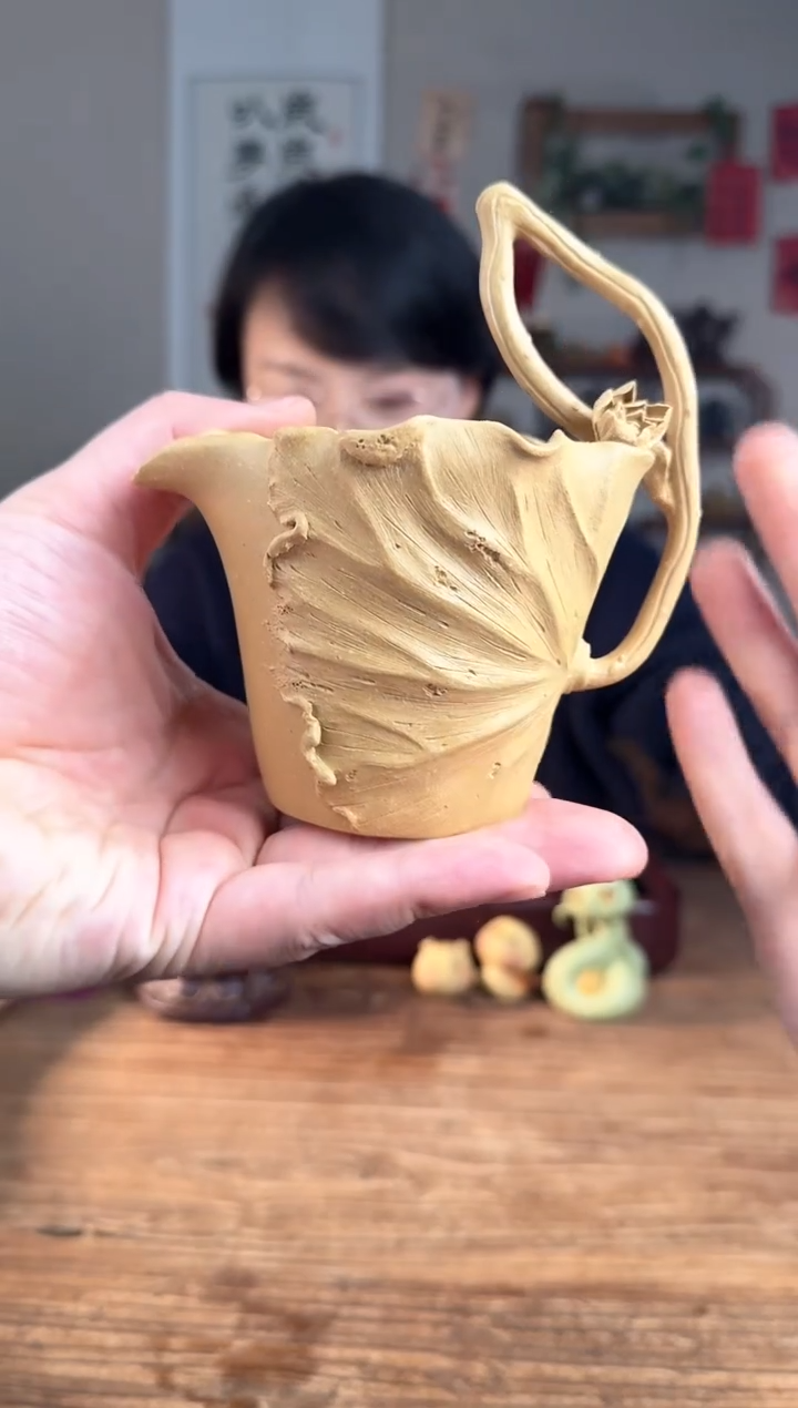 【闪购商品】紫砂茶壶荷花公道  梨皮