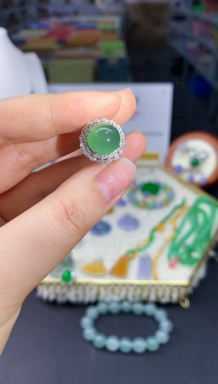 【闪购商品】翡翠颈饰18K金镶嵌翡翠戒指|不退不换