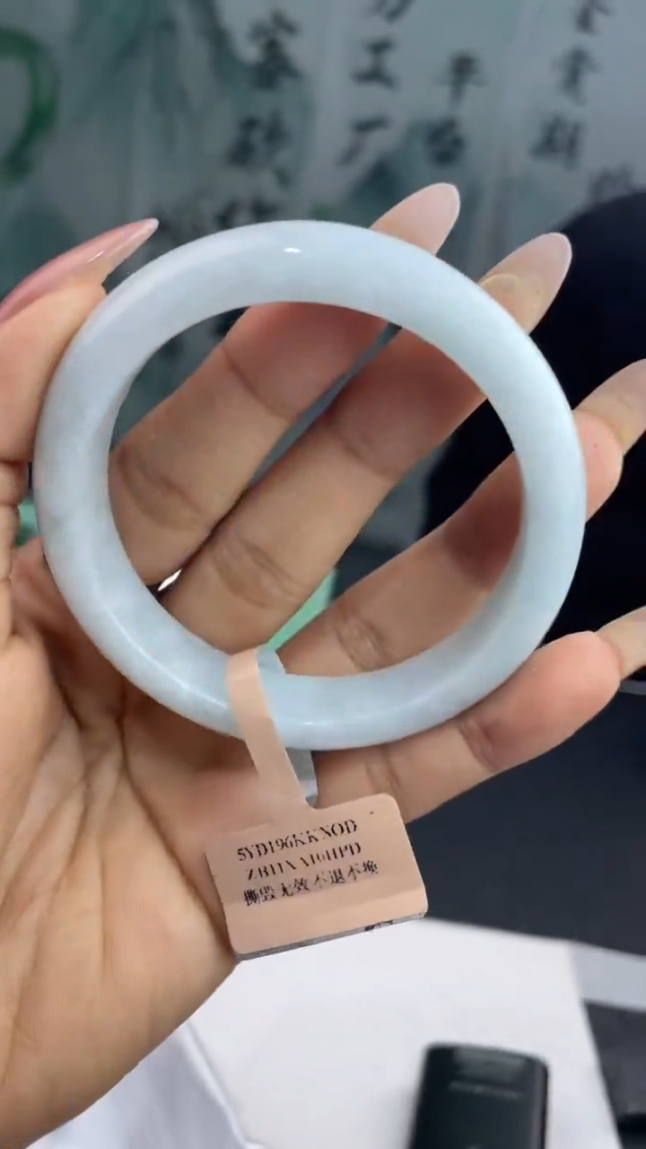 【闪购商品】翡翠手镯未镶嵌17翡翠手镯（微瑕）