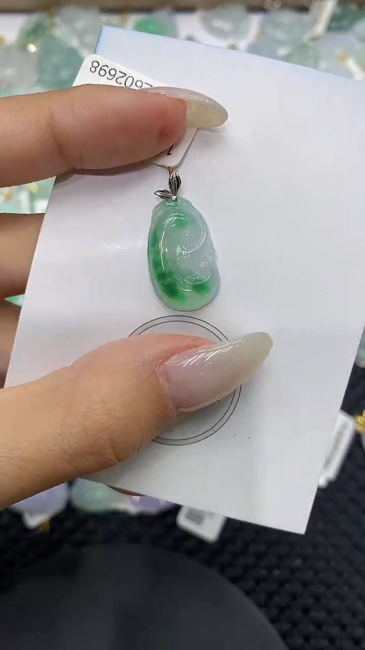 颈饰18K金镶嵌翡翠111111111111