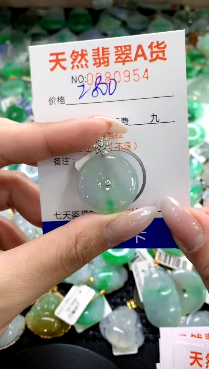 翡翠18K金镶嵌颈饰1111111111111111