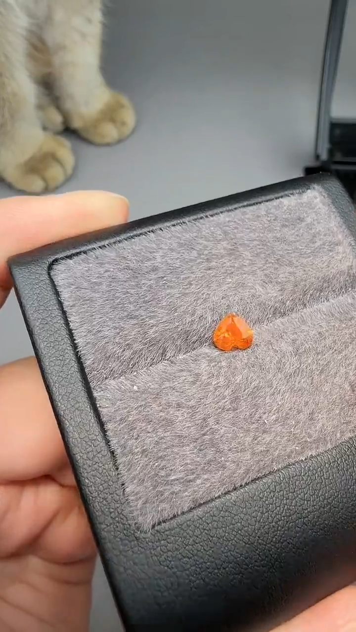 【闪购商品】石榴石（芬达石）心形未镶嵌0.79ct-A465-1p