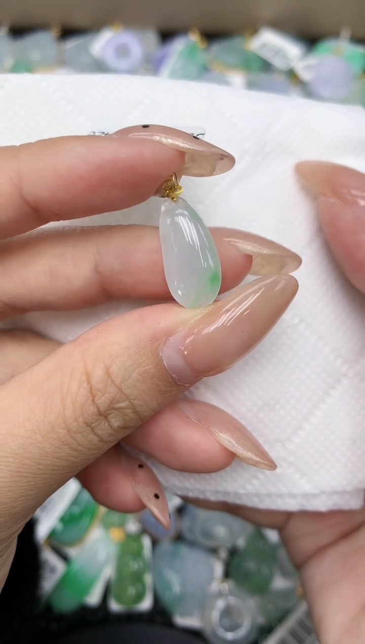 颈饰18K金镶嵌翡翠a货支持复检百元以上9元证书费自理