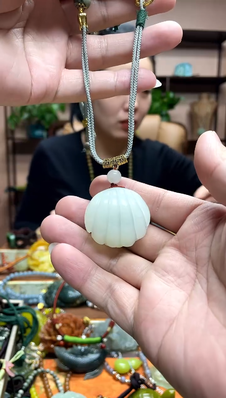 未镶嵌岫玉吊坠浅****?·