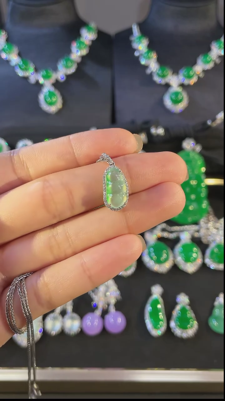 【闪购商品】翡翠颈饰18K金镶嵌吊坠