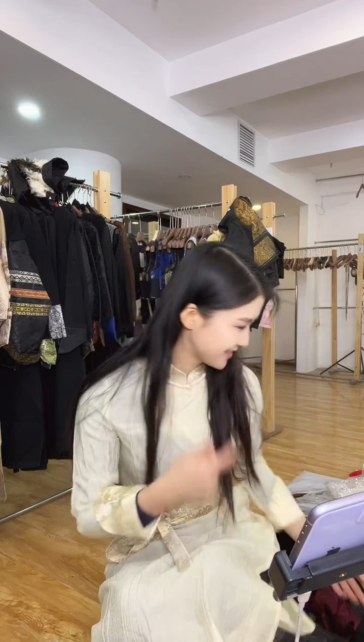 裙子  L码        105-115斤