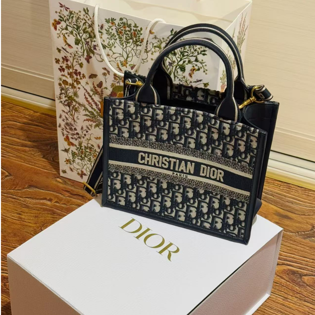 未使用 DIOR/迪奥 青奢荟/托特小号新款老花手提包//时尚款/79717
