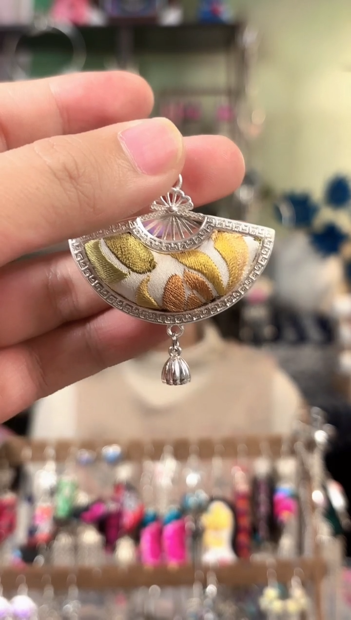 彩云南阁非遗老绣饰品509*