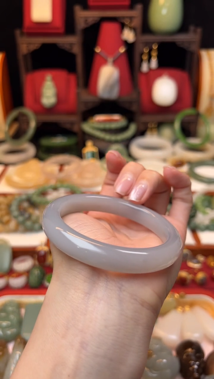 【闪购商品】和田玉手镯未镶嵌57