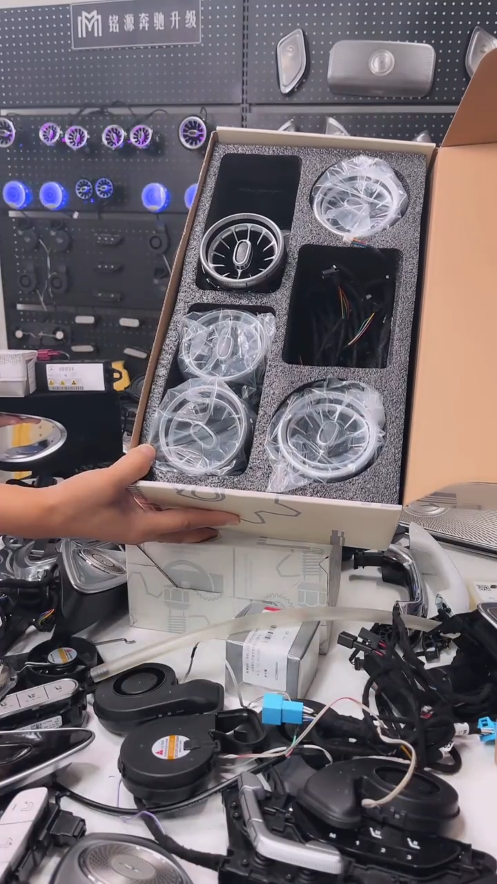 奔驰老款C前后发光出风口7个