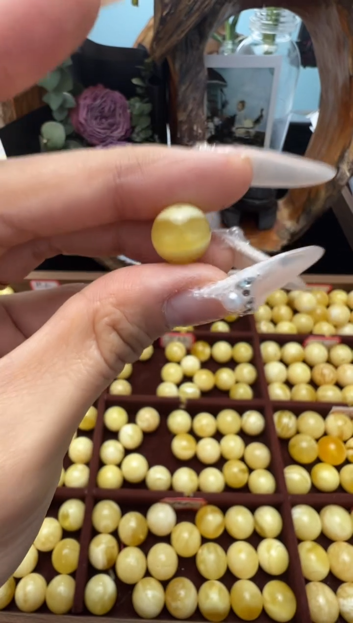 【闪购商品】蜜蜡裸石未镶嵌俄料微瑕11.6mm0.884克