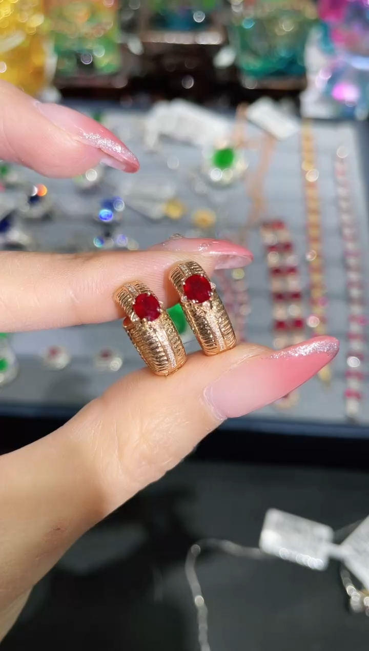 18K金镶嵌耳饰红宝石耳饰