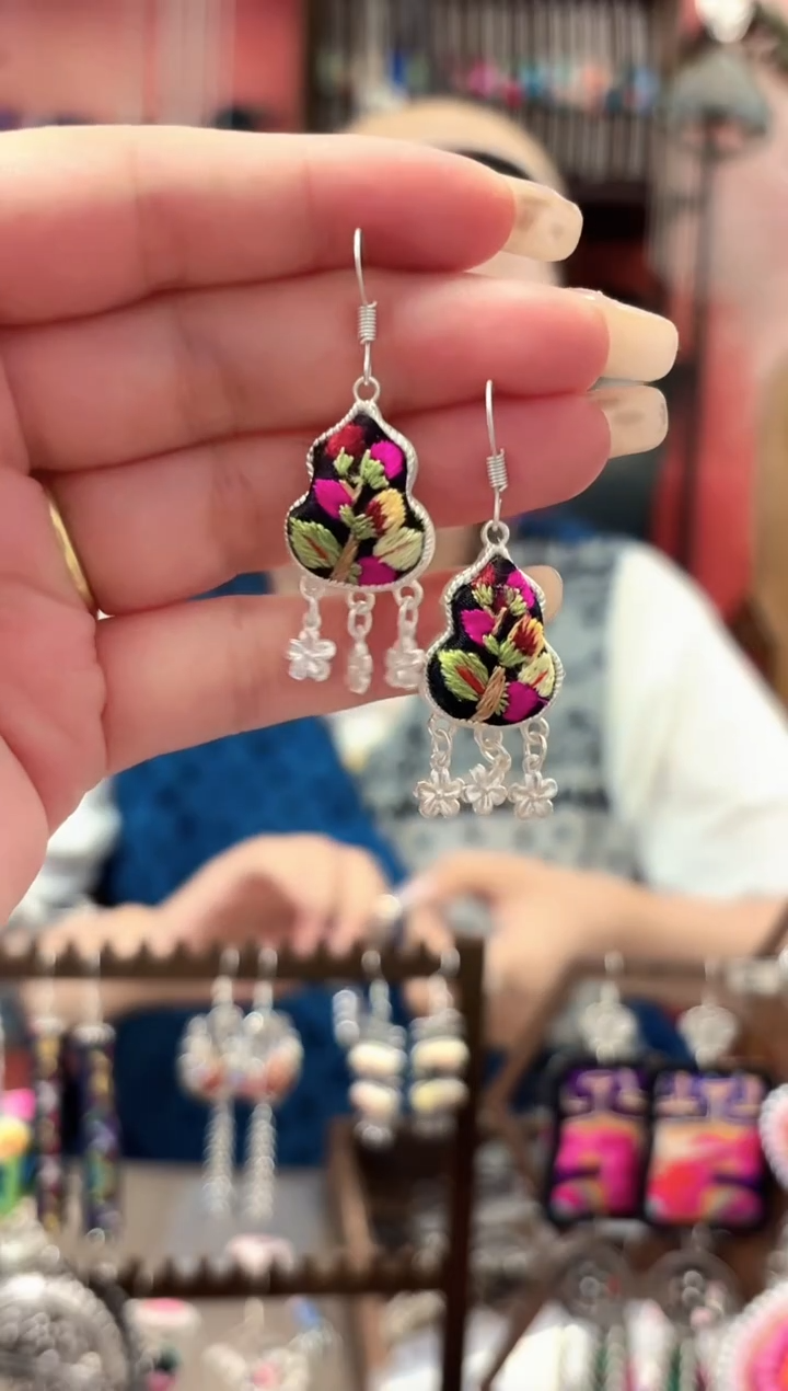 织绣云织谣民族风精美饰品   90