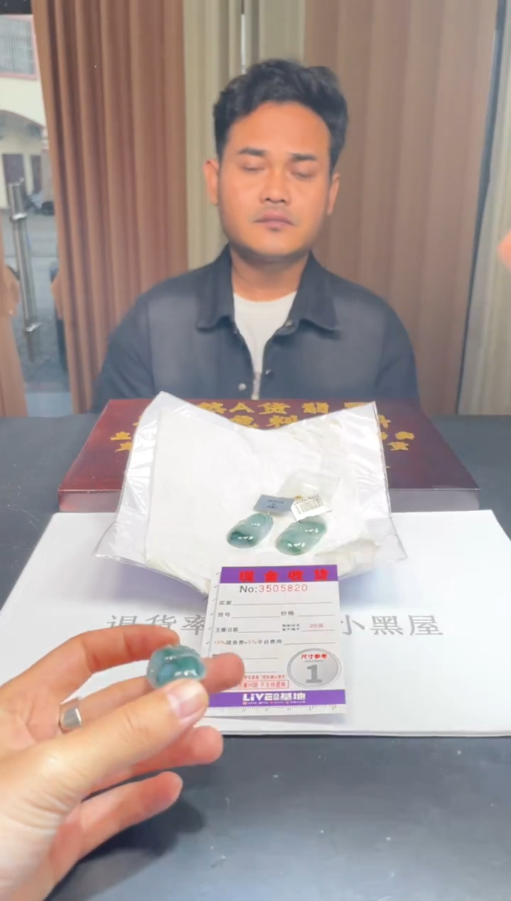 未镶嵌定制翡翠未抛光毛货多样性发其一拍一发一5820配金扣