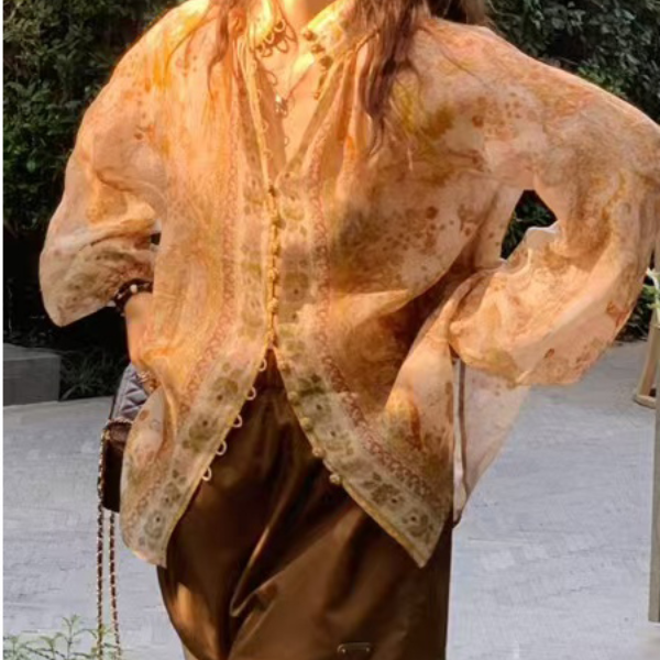 M1850气质百搭灯笼袖立领单排扣花色长袖衬衫 衣长66 款号HH2587