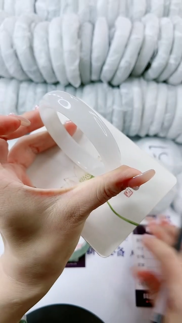 【闪购商品】石英质玉手镯未镶嵌0615649078-多样性发货