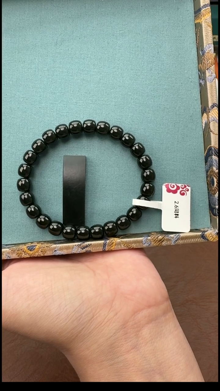 未镶嵌手链和田玉（青玉）黑青卡7.6手串