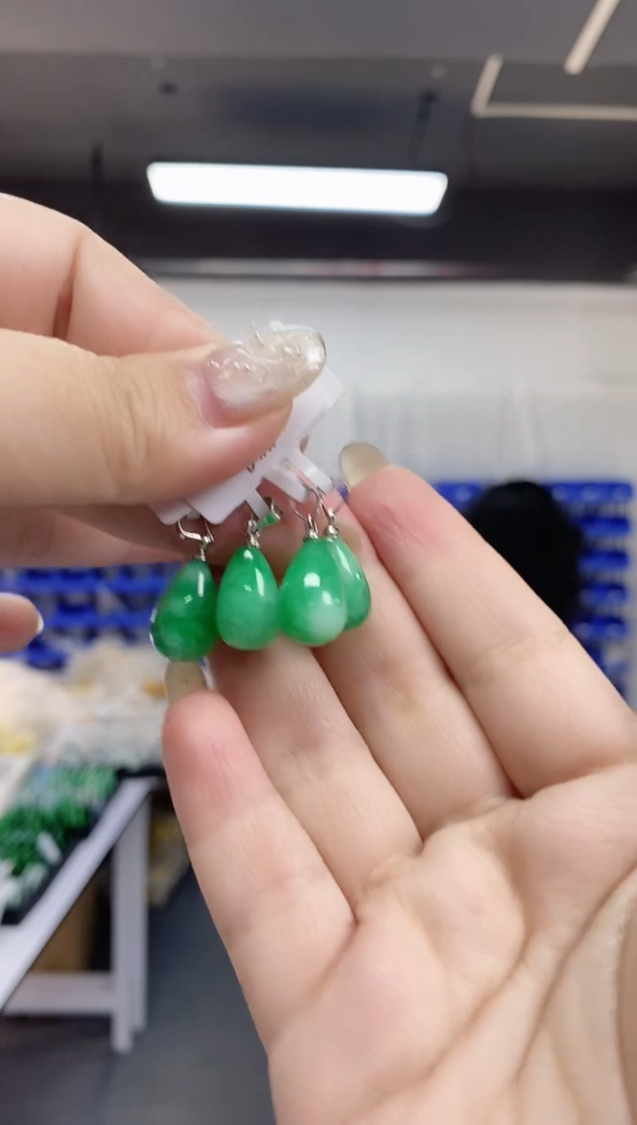 【闪购商品】翡翠吊坠(不含链)未镶嵌多样性发其一颜色微差